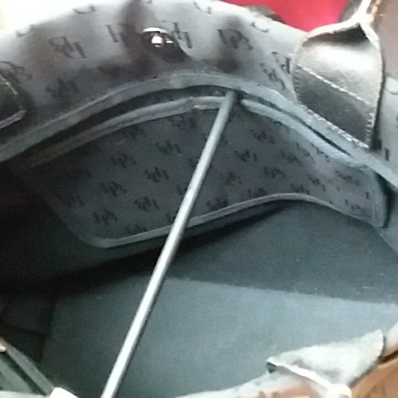 Dooney Black Shoulder Bag. With Matching Wristlet NEW ❤Excellent Condition - Picture 11 of 16